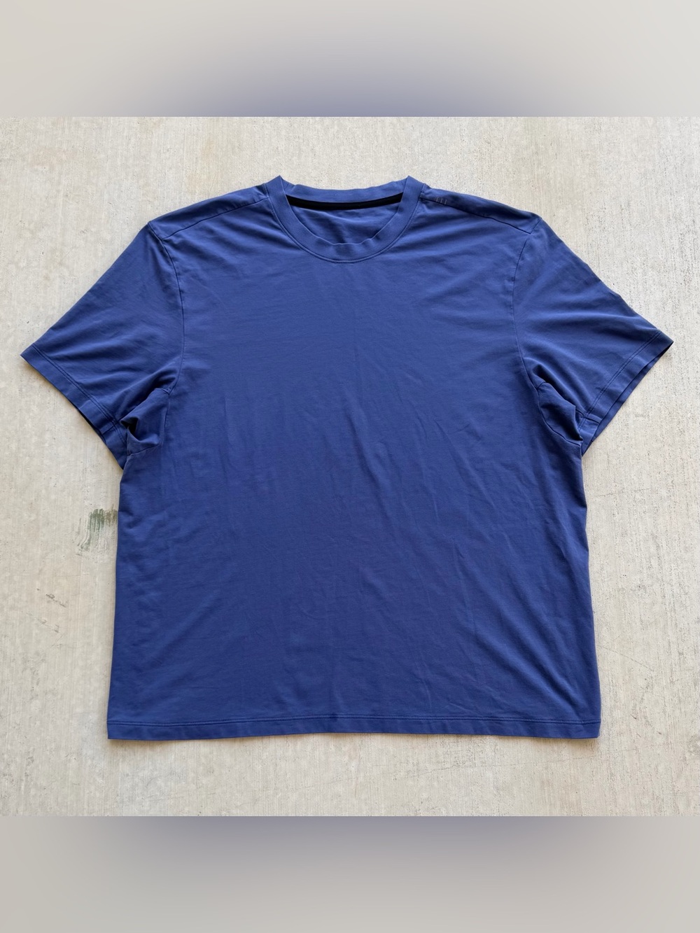 Lululemon License To Train T Shirt Men Size 2XL Matte Blue Active